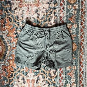 Lululemon Bowline Short 5” in Grey Sage